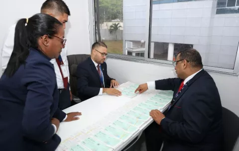 Contraloría retiene 300 cheques de funcionarios de la Asamblea por irregularidades