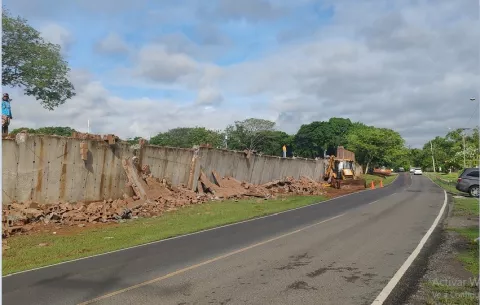 Colapsa muro perimetral de una barriada cerca de Puerto Caimito en La Chorrera