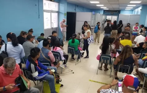 En medio del llamado a huelga médica, los pacientes se quejan de las deficiencias en el sistema de salud