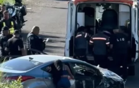 Tres agentes policiales lesionados al colisionar de frente con un sedán en Alto de Los Lagos