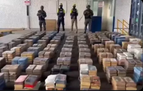 Incautan más de 7 mil paquetes de drogas en una terminal portuaria de Colón