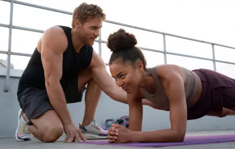 Sudar juntos: fortalece cuerpo, mente y corazón
