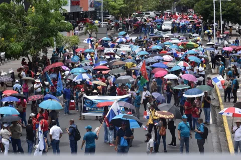 Cerrar escuelas es un delito, advierte el Ministerio de Educación