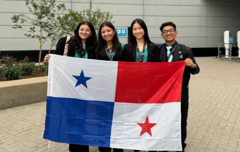 Estudiantes panameños brillan en la final del Conrad Challenge 2025
