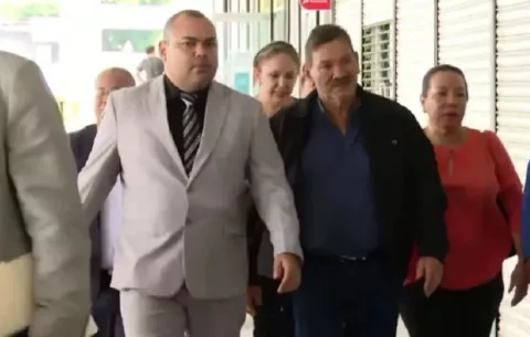 Aprehenden a Genaro López y lo trasladan a la sede de la DIJ