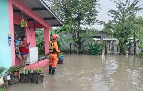 Primeras lluvias de la temporada provocan afectaciones en Santa María de Herrera