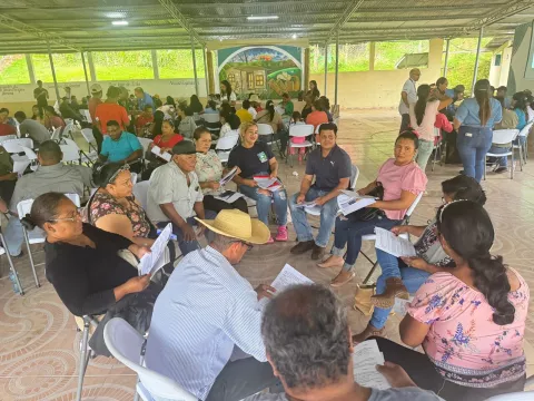 Comunidades vecinas a la mina proponen modelo de contratación local