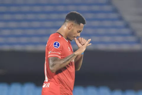 Ismael Díaz  hizo 'doblete' en el triunfo de Universitario en Copa Sudamericana