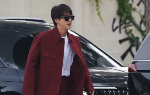 Jin, de la agrupación BTS, estrenó su segundo álbum, 'Echo'