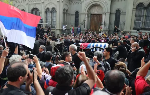 Una multitud de uruguayos despide a Mujica en las calles de Montevideo antes de su velorio