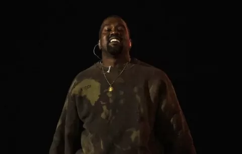 Kanye West genera controversia al aludir a Hitler en canción viral en X
