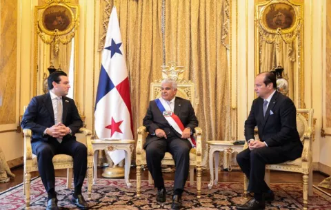 Nuevo embajador de EE.UU. en Panamá presenta credenciales a Mulino en medio de tensiones