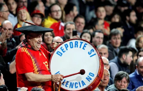 Muere Manolo 'El del Bombo', el hincha más popular de la selección española durante 50 años