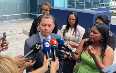 Meduca entrega a Fiscalía documentos sobre nueva licitación de internet escolar