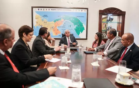 Mulino y jefes de bancadas acuerdan apoyar nueva ley especial para el sector bananero 