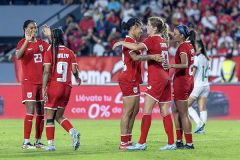 Panamá Femenina vence a Bolivia 2-0, pero 'Toña' Is no salió contenta