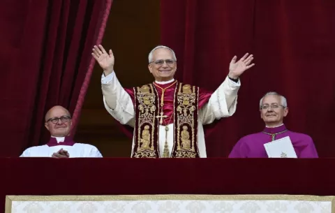 El nuevo papa, León XIV, también tiene la nacionalidad peruana