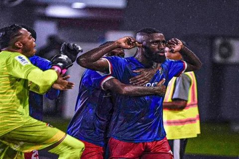 Plaza Amador pega primero a Tauro; Sanfra y Universitario empatan en las semifinales de LPF