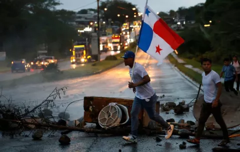 Camacho asegura que 'mafias' dentro de la CSS financian protestas contra la Ley 462