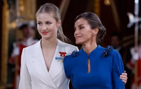 La reina Letizia viaja a Panamá para ver a la princesa Leonor en escala del buque Elcano