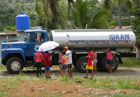 Suspenden operaciones en dos potabilizadoras de Los Santos por contaminación