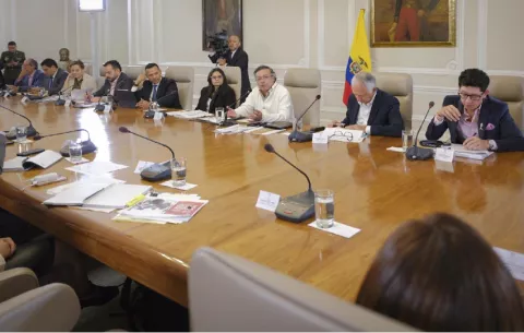 Petro llama a respetar la 'línea roja' de la vida tras atentado contra Miguel Uribe Turbay