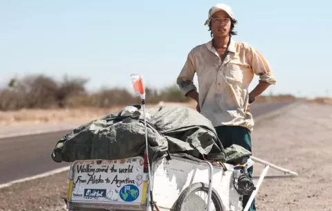 Atsushi Yao sigue su épica caminata por Panamá hacia Argentina