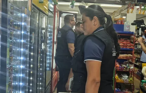 Investigan a varios comerciantes por incumplir con la regulación en precios del agua 