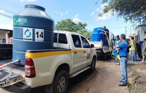 Nueve investigaciones abiertas por posible contaminación del río La Villa