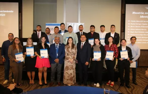Estudiantes panameños reciben 79 becas de la Senacyt para maestrías y doctorados en áreas prioritarias