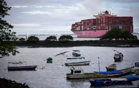'Buque que transita, paga': Canal de Panamá ante pedido de paso gratis de EE.UU.