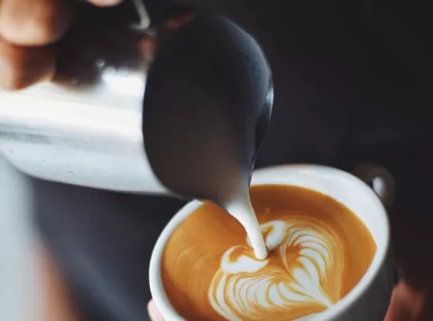 Principales aumentos de precios se registran en el café, carne de cerdo y los granos