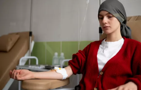 Desafíos del cáncer en adolescentes y adultos jóvenes
