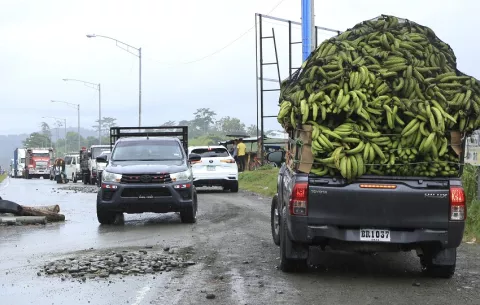 Dirigentes bananeros incumplen acuerdo; Ejecutivo anuncia reapertura de vías