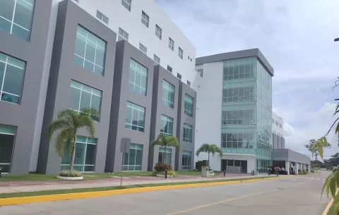A partir de hoy los colonenses cuentan con un nuevo y moderno hospital