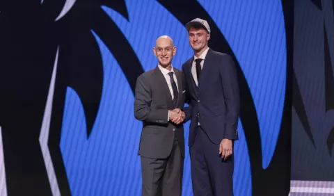 Dallas Mavericks eligen a Cooper Flagg con el número uno del draft de la NB