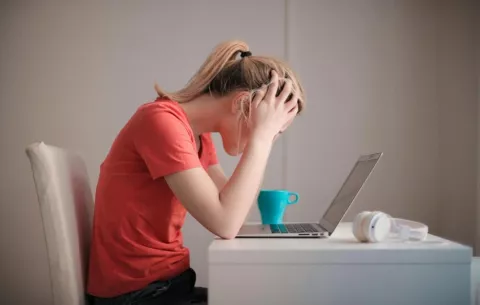Informe advierte que ciberdelincuentes aprovechan cuentas robadas de empleados para entrar a las empresas