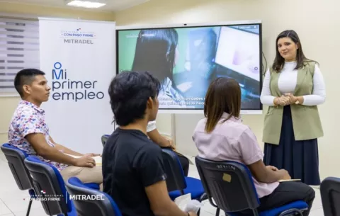 Jóvenes de la segunda fase de Mi Primer Empleo participan en entrevistas laborales