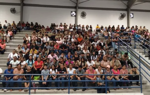 Estudiantes y padres de la Escuela Harmodio Arias Madrid piden retornar a clases