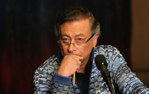 Ocho partidos colombianos ven 'golpe de Estado' en llamamiento de Petro a consulta popular