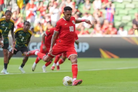 Ismael Díaz lidera la goleada de Panamá ante Jamaica en Copa Oro