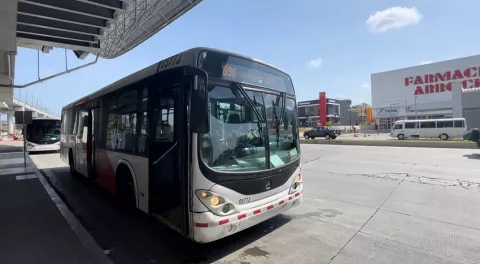 Asaltan metrobús en el corredor Norte e hieren a pasajero