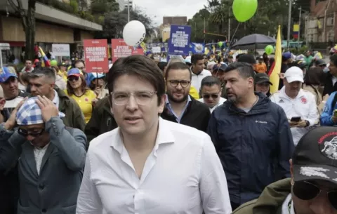 Uribe Turbay es sometido a nueva cirugía y sigue en estado crítico con tendencia estable