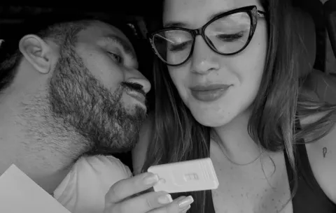 Mollie y su prometido esperan su primer hijo