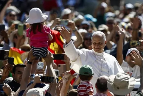 El papa León XIV defiende el matrimonio entre hombre y mujer y critica 'la libertad de quitar vida'
