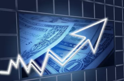 Canal, puertos, bancos y exportaciones elevan crecimiento económico