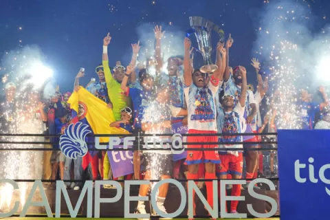 Plaza Amador gana por goleada y conquista su octavo título