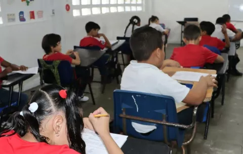 ¡Sin interrupción! Estudiantes presentan exámenes trimestrales en escuelas oficiales y particulares
