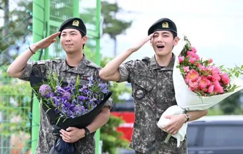 ¡V y RM de BTS están de vuelta! Fin del servicio militar