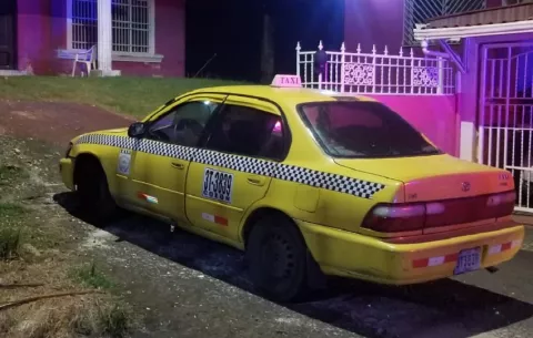 Delincuentes roban a taxista en Colón